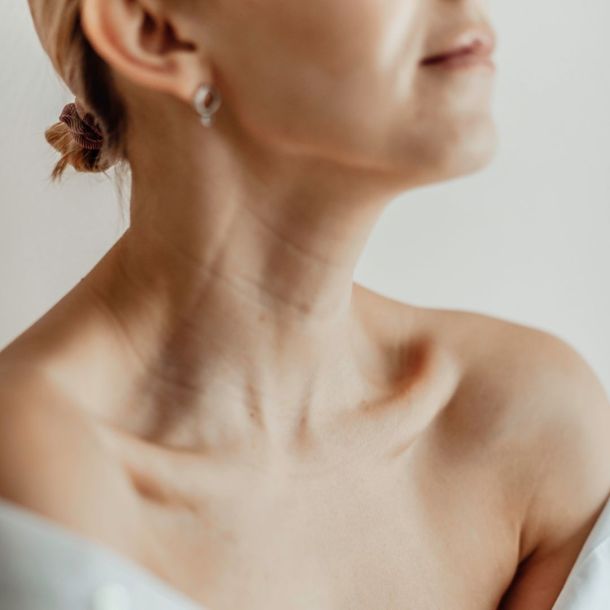 Rejuvenecimiento de Cuello y Escote en Charo Romera: Redefine tu Belleza